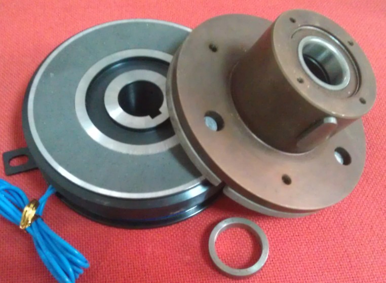 DLD2 掛耳固定型電磁離合器